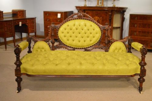 A Superb Quality Carved Walnut Victorian Period Antique Sofa/chaise