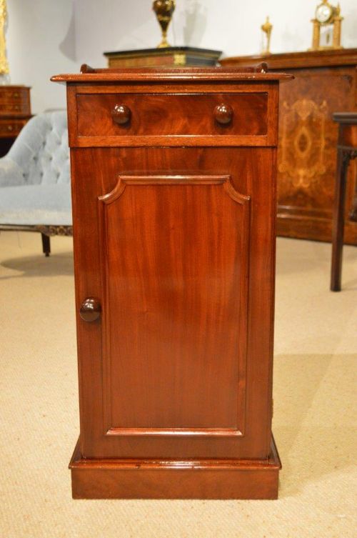 A Mahogany Victorian Period Antique Bedside Cabinet.