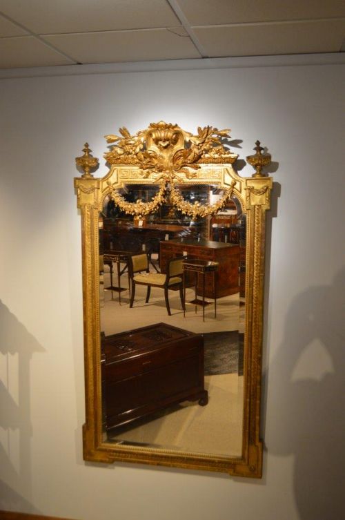A Fine Quality Carved Gilt-wood Late 19th Century French Mirror