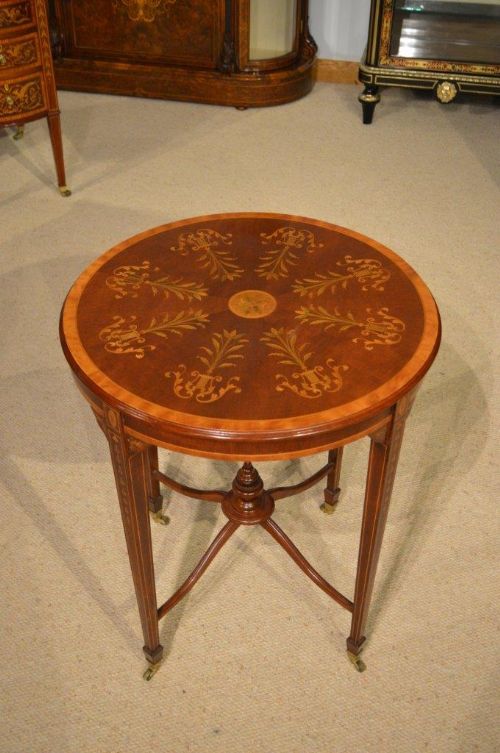 A Fine Quality Mahogany Edwardian Period Circular Table by Edwards & Roberts of London.