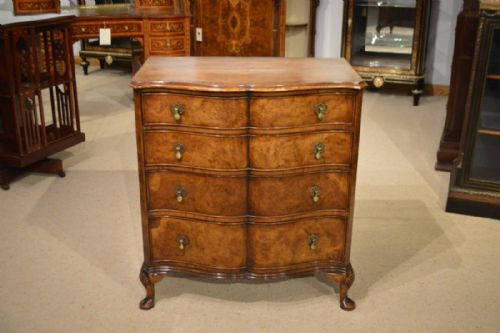 A Beautiful Burr Walnut George I Style Serpentine Antique Chest of Drawers