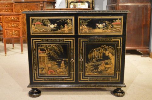 A Fine Quality Chinoiserie Lacquered Edwardian Period Cupboard
