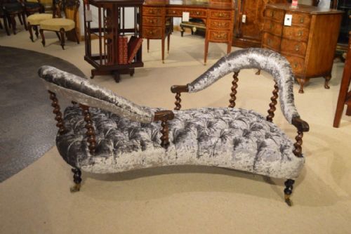 A Beautiful Rosewood Early Victorian Period Conversation/love Settee.