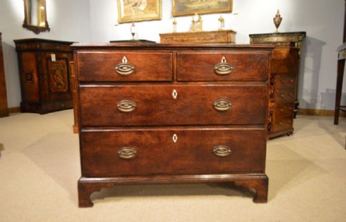 A Small Oak George III Period Antique Chest of Drawers.