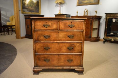 A Fine Quality Walnut George I Style Block Moulded Antique Chest of Drawers
