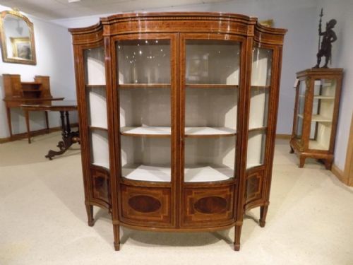 A Fine Quality Small Mahogany Inlaid Edwardian Serpentine Display Cabinet