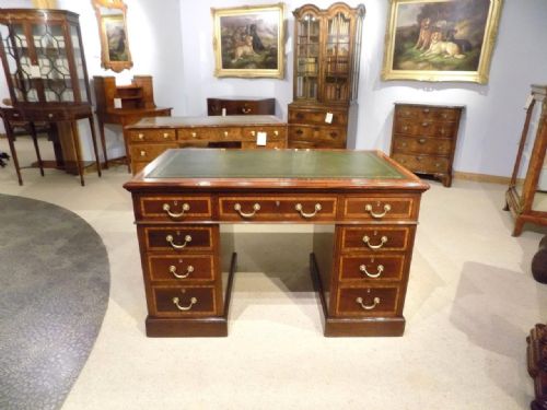 A Fine Quality Mahogany & Satinwood Inlaid Edwardian Period Pedestal Desk.