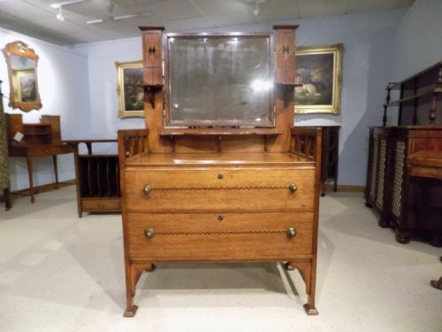 An Oak Arts & Crafts Period Shapland & Petter Dressing Table.