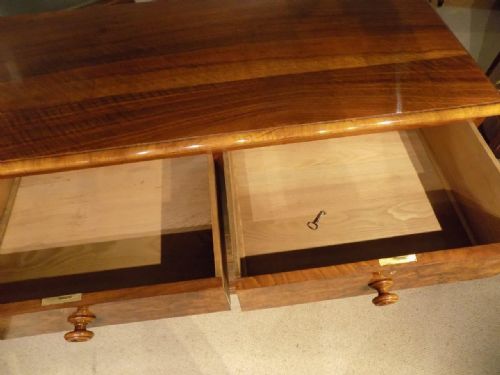 fig 1. A high quality burr walnut Victorian Period chest of drawers by A. Blain of Liverpool