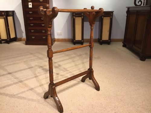 A Fine Quality Oak Late Victorian Period Antique Towel Rail