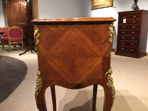 A FINE QUALITY KINGWOOD MARQUETRY INLAID FRENCH BEDSIDE CABINET - ADDITIONAL PHOTO 8