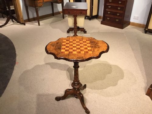 A Burr Walnut & Walnut Victorian Period Antique Chess Table