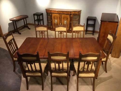 An Oak Arts & Crafts Period Extending Dining Table and 8 Chairs