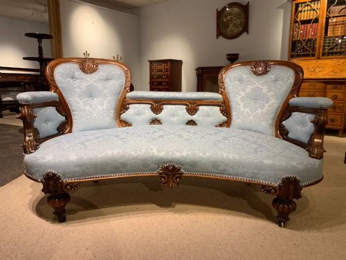 A Superb Quality Rosewood Early Victorian Period Chaise Longue