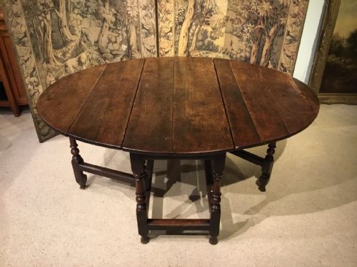An Early 18th Century 6-8 Seater Antique Oak Gate Leg Dining Table