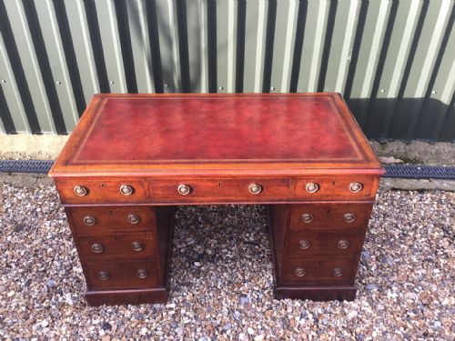 A Victorian Period Oak Antique Pedestal Desk.