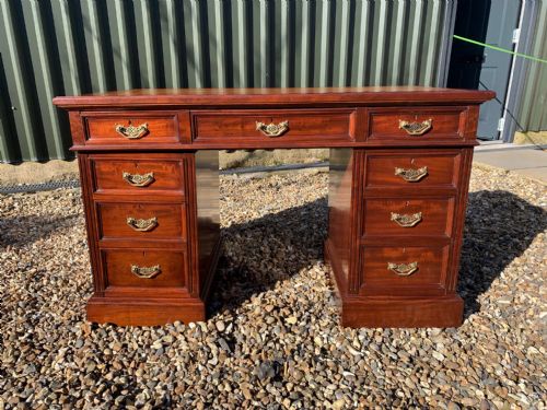 A Fine Quality Victorian Period Mahogany Pedestal Desk by James Shoolbred