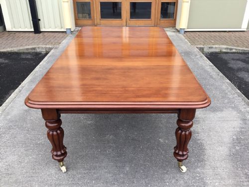 A Victorian Mahogany Extending Dining Table