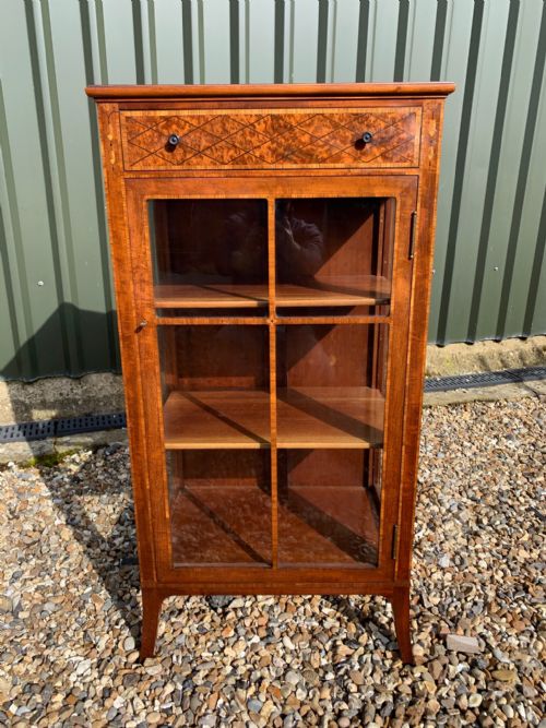 A Fine Quality Edwardian Period Mahogany, Amboyna and Kingwood Banded Display Cabinet.