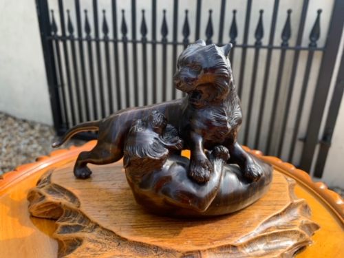 Japanese Meiji Period Bronze Group Depicting Tigers