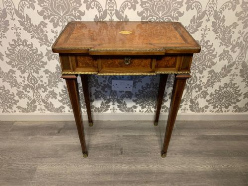 A Fine Quality French Amboyna and Gilt Bronze Mounted Ladies Dressing Table