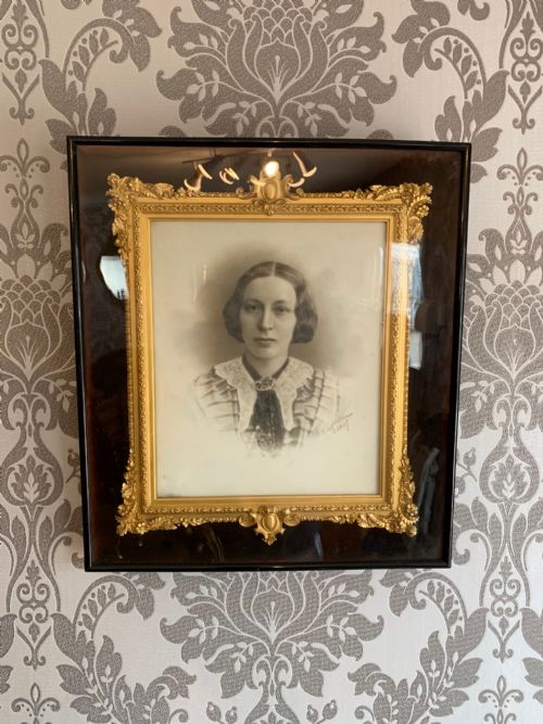 A Fine Quality Victorian Period Carved Gilt Wood Picture Frame Within a Frame