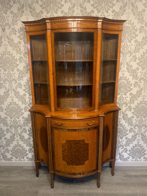 A Fine Quality Edwardian Period Satinwood Serpentine Display Cabinet