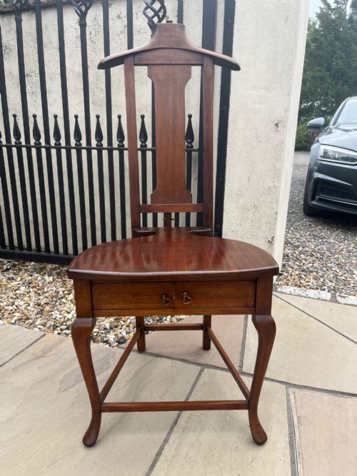A Rare Edwardian Period Mahogany Gentleman's Valet Chair.