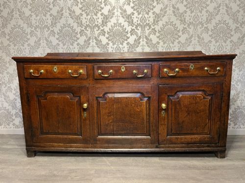 A Lovely 18th Century Oak Antique Dresser Base.