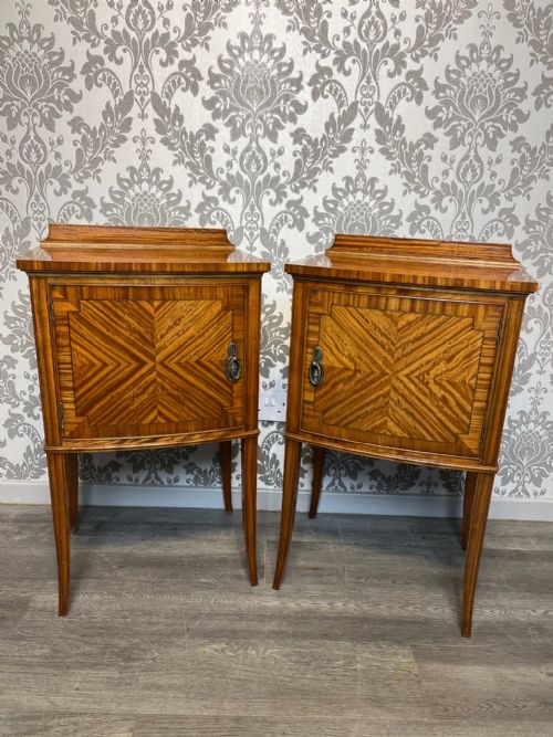A Good Pair of Edwardian Period Satinwood Antique Bedside Cabinets by Waring & Gillows