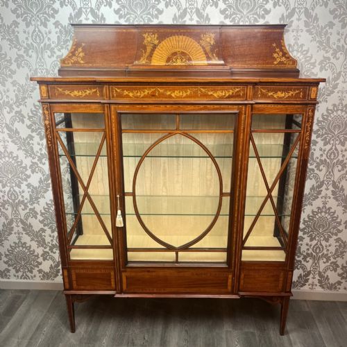 A Fine Quality Maple & Co of London Edwardian Period Marquetry Inlaid Display Cabinet