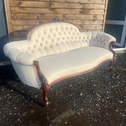 A Beautiful Victorian Period Walnut Chaise Longue