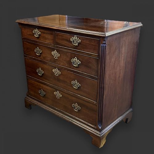 A Fine Quality George III Period Chest of Drawers