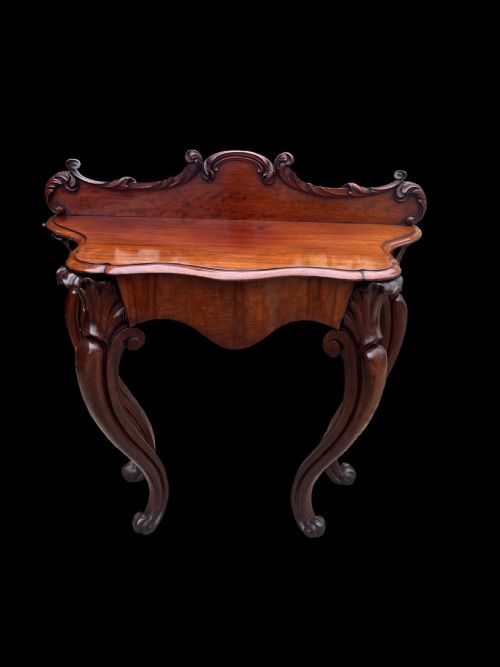 A Fine Quality Victorian Period Mahogany Serpentine Console Table.