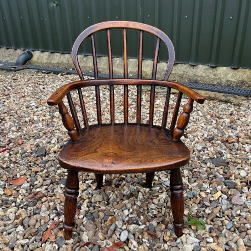 A MID 19TH CENTURY CHILDS ELM WINDSOR ARM CHAIR - ADDITIONAL PHOTO 1