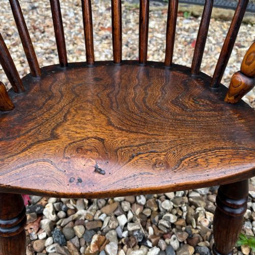 A MID 19TH CENTURY CHILDS ELM WINDSOR ARM CHAIR - ADDITIONAL PHOTO 5