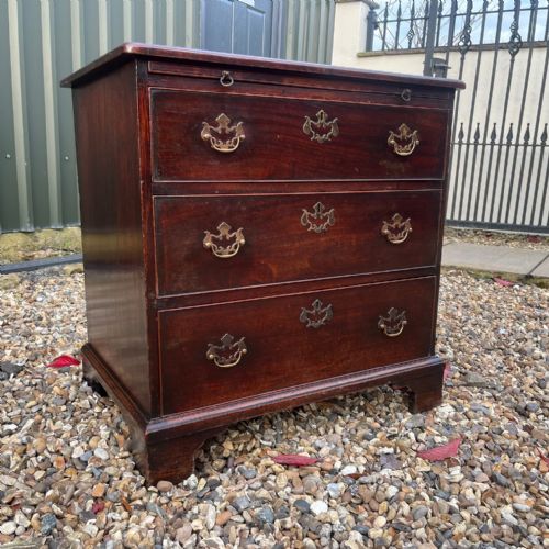 A Small George III Period Mahogany Bachelors Chest of Drawers