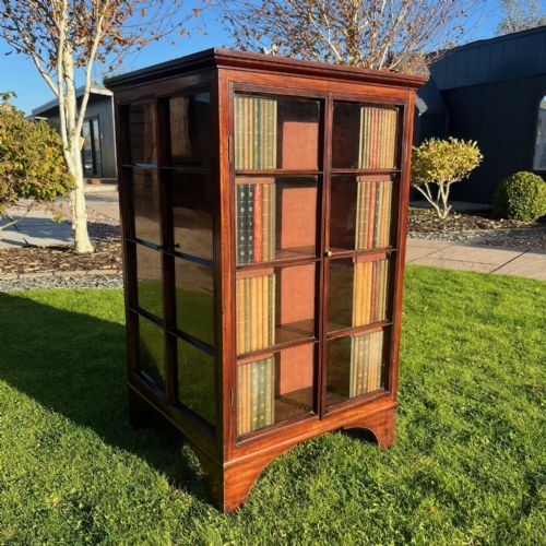 Fine Quality Regency Period Mahogany Collectors Cabinet.