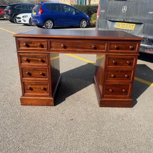 A Superior Quality Victorian Period Mahogany Pedestal Desk by T. Wilson, Queen Street, London