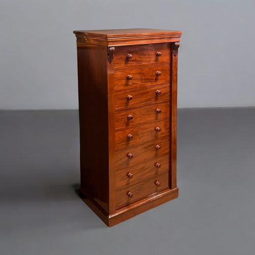 A FINE QUALITY VICTORIAN PERIOD MAHOGANY WELLINGTON CHEST