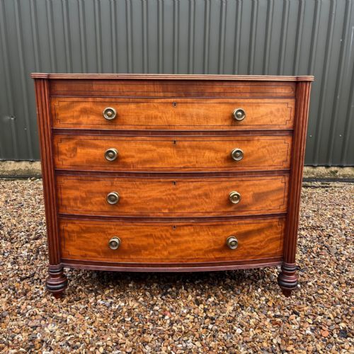 A FINE QUALITY LARGE REGENCY PERIOD MAHOGANY BOW FRONT CHEST