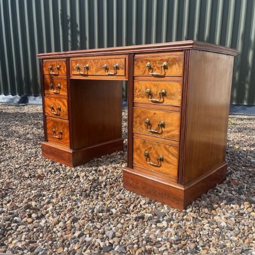 A Fine Quality Edwardian Period Mahogany Pedestal Desk