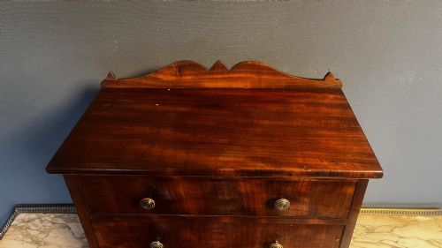 AN EARLY VICTORIAN PERIOD MAHOGANY MINIATUREAPPRENTICE CHEST - ADDITIONAL PHOTO 1