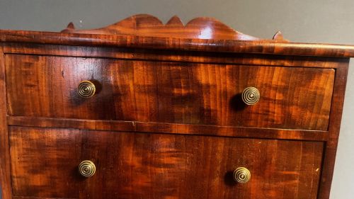 AN EARLY VICTORIAN PERIOD MAHOGANY MINIATUREAPPRENTICE CHEST - ADDITIONAL PHOTO 2
