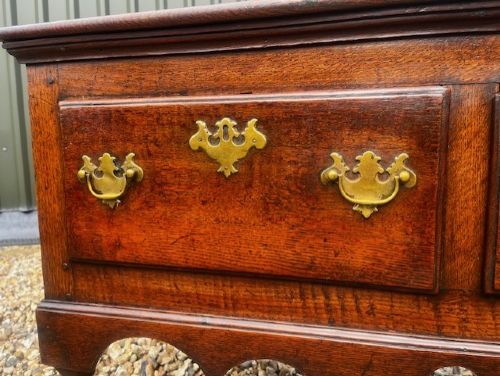A George III Period oak dresser base View IV
