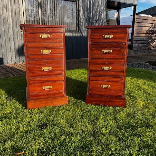 A PAIR OF LATE VICTORIAN PERIOD MAHOGANY BEDSIDE CHESTS