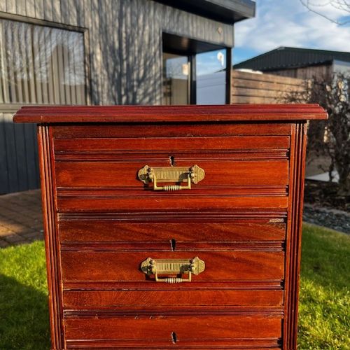 A PAIR OF LATE VICTORIAN PERIOD MAHOGANY BEDSIDE CHESTS - ADDITIONAL PHOTO 1