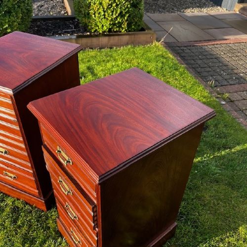 A PAIR OF LATE VICTORIAN PERIOD MAHOGANY BEDSIDE CHESTS - ADDITIONAL PHOTO 11