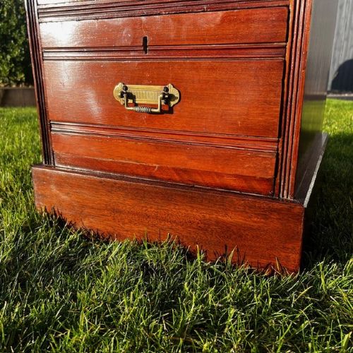 A PAIR OF LATE VICTORIAN PERIOD MAHOGANY BEDSIDE CHESTS - ADDITIONAL PHOTO 12