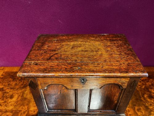 A RARE LATE 18TH CENTURY MINIATURE OAK BOX - ADDITIONAL PHOTO 1